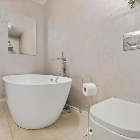 Lägenhet Urban Elegance Retreat Bratislava