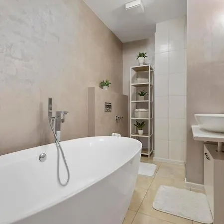 Апартаменты Urban Elegance Retreat