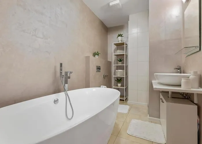 아파트 Urban Elegance Retreat